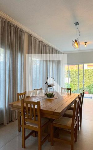 Casa de condomínio à venda com 244m², 4 quartos e 4 vagasSala de Jantar