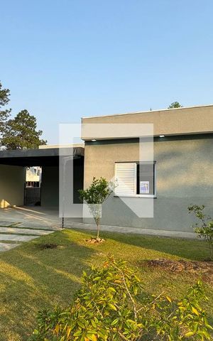 Casa de condomínio à venda com 244m², 4 quartos e 4 vagasFachada