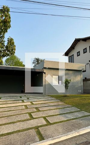 Casa de condomínio à venda com 244m², 4 quartos e 4 vagasFachada