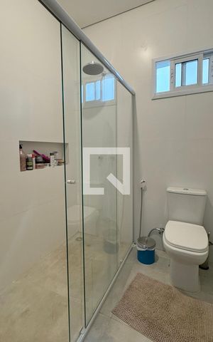 Casa de condomínio à venda com 244m², 4 quartos e 4 vagasBanheiro da Suíte 1