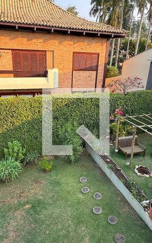 Casa de condomínio à venda com 244m², 4 quartos e 4 vagasvista da escada