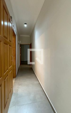 Casa de condomínio à venda com 244m², 4 quartos e 4 vagasCorredor