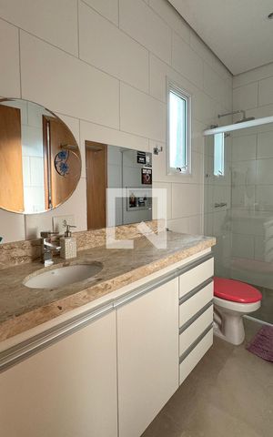 Casa de condomínio à venda com 244m², 4 quartos e 4 vagasBanheiro 3
