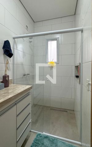 Casa de condomínio à venda com 244m², 4 quartos e 4 vagasBanheiro da Suíte 2