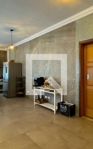 Casa de condomínio à venda com 244m², 4 quartos e 4 vagasSala