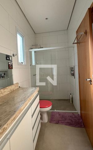 Casa de condomínio à venda com 244m², 4 quartos e 4 vagasBanheiro 3