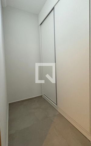 Casa de condomínio à venda com 244m², 4 quartos e 4 vagasCloset da suíte 1