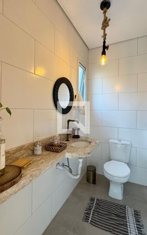 Casa de condomínio à venda com 244m², 4 quartos e 4 vagasLavabo
