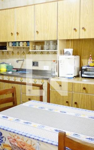 Casa à venda com 253m², 2 quartos e 2 vagasCozinha
