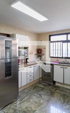 Casa à venda com 498m², 5 quartos e 3 vagas Casa à venda com 498m², 5 quartos e 3 vagasCozinha