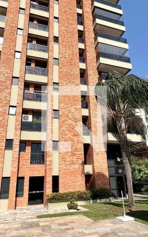 Apartamento à venda com 237m², 4 quartos e 5 vagasFachada