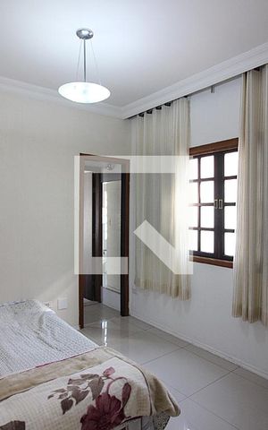 Casa à venda com 330m², 3 quartos e 2 vagasSuíte 2