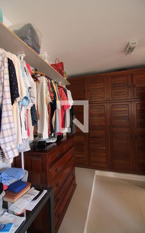 Casa à venda com 330m², 3 quartos e 2 vagasSuíte 3 Closet