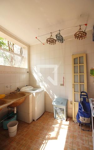Casa à venda com 330m², 3 quartos e 2 vagasÁrea de Serviço
