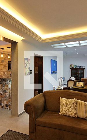 Casa à venda com 330m², 3 quartos e 2 vagasSala