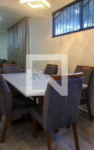 Casa à venda com 250m², 3 quartos e 2 vagasSala