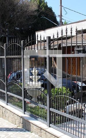 Casa à venda com 250m², 3 quartos e 2 vagasFachada