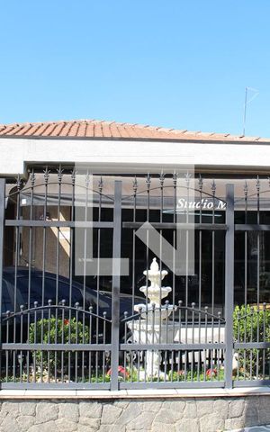 Casa à venda com 250m², 3 quartos e 2 vagasFachada