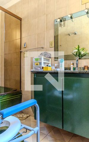 Casa à venda com 477m², 3 quartos e 4 vagasBanheiro da Suíte 2