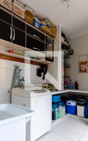 Casa para alugar com 400m², 2 quartos e 2 vagas Casa para alugar com 400m², 2 quartos e 2 vagasÁrea de Serviço