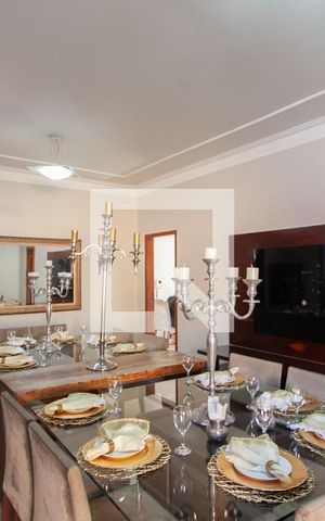 Casa à venda com 448m², 4 quartos e 4 vagas Casa à venda com 448m², 4 quartos e 4 vagasSala