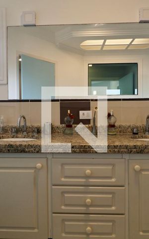 Casa para alugar com 680m², 5 quartos e 4 vagas Casa para alugar com 680m², 5 quartos e 4 vagasBanheiro Suíte 5