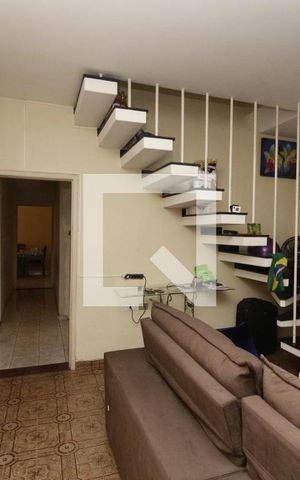 Casa à venda com 300m², 3 quartos e 3 vagasSala de TV