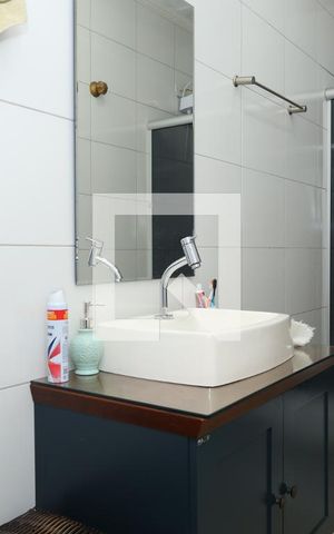 Casa à venda com 170m², 3 quartos e 2 vagasBanheiro