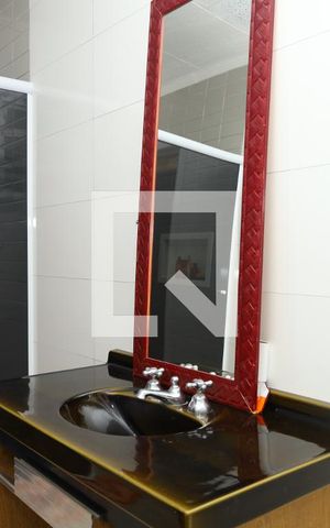 Casa à venda com 170m², 3 quartos e 2 vagasBanheiro