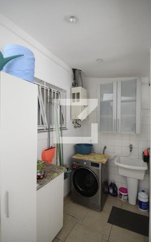 Casa de condomínio à venda com 250m², 4 quartos e 2 vagasÁrea de Serviço