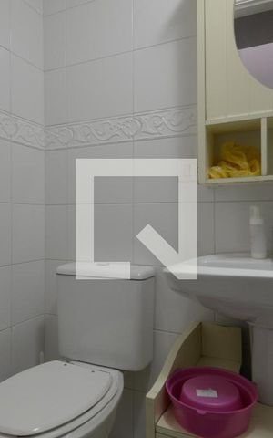 Casa de condomínio à venda com 250m², 4 quartos e 2 vagasLavabo