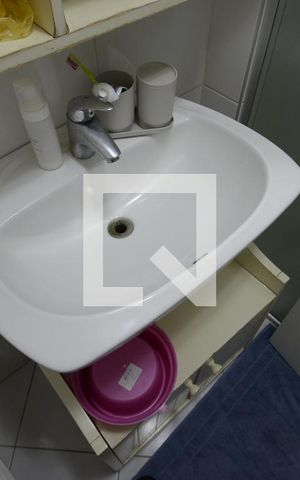 Casa de condomínio à venda com 250m², 4 quartos e 2 vagasLavabo