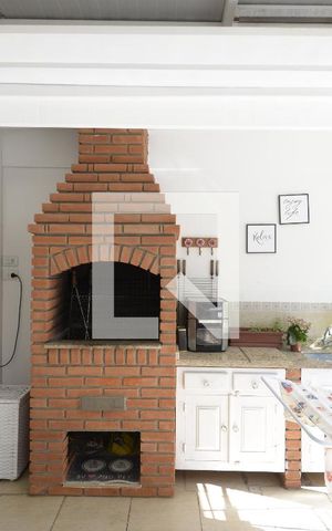 Casa de condomínio à venda com 250m², 4 quartos e 2 vagasChurrasqueira