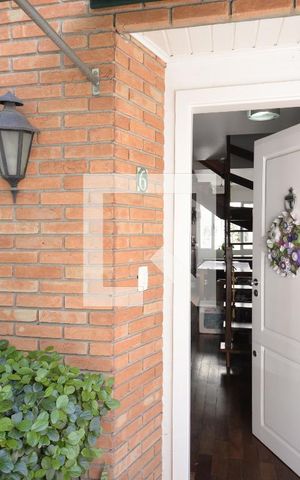 Casa de condomínio à venda com 250m², 4 quartos e 2 vagasFachada