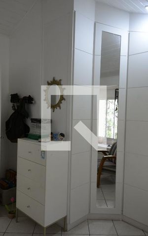 Casa de condomínio à venda com 250m², 4 quartos e 2 vagasSuíte