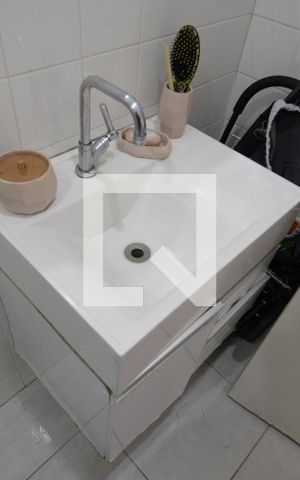 Casa de condomínio à venda com 250m², 4 quartos e 2 vagasBanheiro