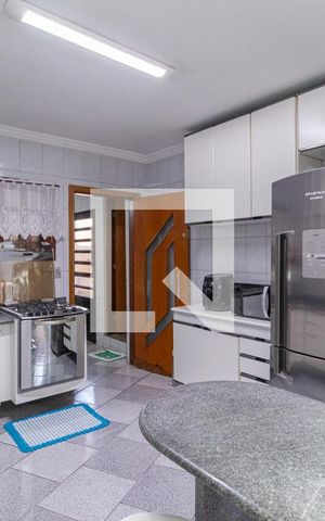 Casa à venda com 320m², 4 quartos e 6 vagasCozinha