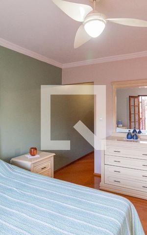 Casa à venda com 320m², 4 quartos e 6 vagasSuíte