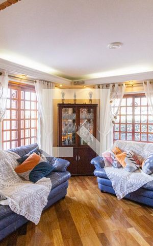 Casa à venda com 320m², 4 quartos e 6 vagasSala
