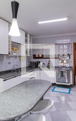Casa à venda com 320m², 4 quartos e 6 vagasCozinha
