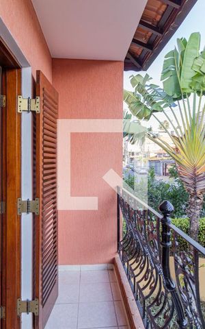 Casa à venda com 320m², 4 quartos e 6 vagasSacada do quarto 2