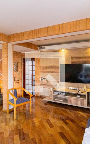 Casa à venda com 320m², 4 quartos e 6 vagasSala