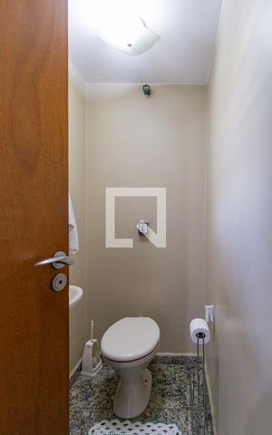 Casa à venda com 320m², 4 quartos e 6 vagasBanheiro de serviço