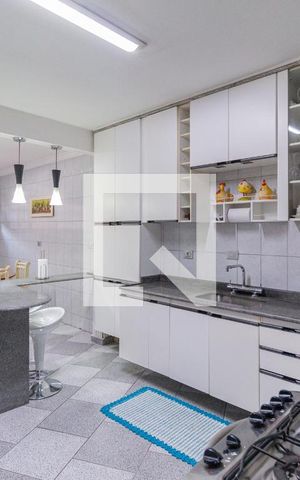 Casa à venda com 320m², 4 quartos e 6 vagasCozinha