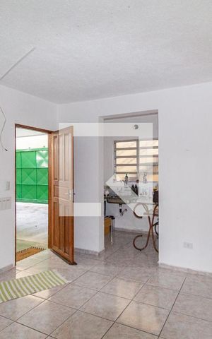 Casa à venda com 320m², 4 quartos e 6 vagasQuarto de serviço