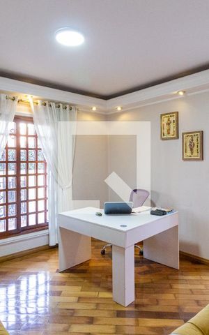 Casa à venda com 320m², 4 quartos e 6 vagasSala