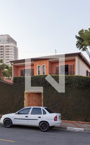 Casa à venda com 320m², 4 quartos e 6 vagasFachada