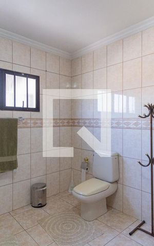 Casa à venda com 320m², 4 quartos e 6 vagasBanheiro da suíte