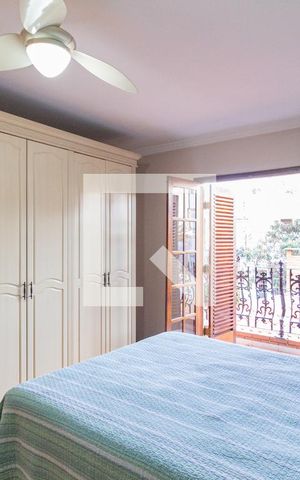 Casa à venda com 320m², 4 quartos e 6 vagasSuíte