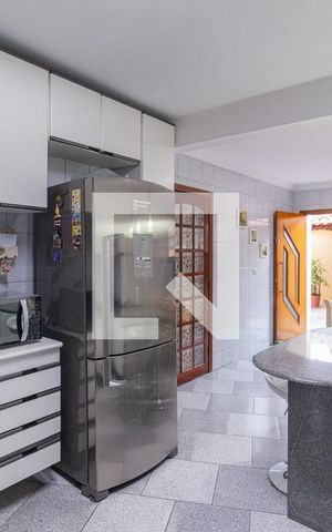 Casa à venda com 320m², 4 quartos e 6 vagasCozinha